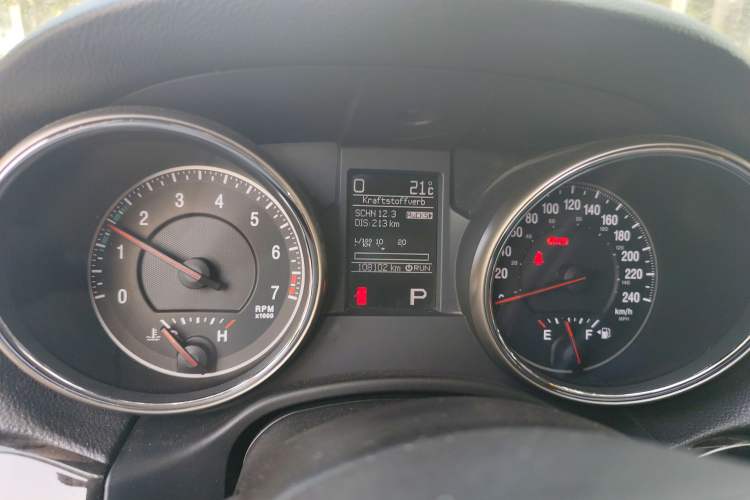 Used Jeep Grand Cherokee 2013 3.6L Comfort Edition Odometer Close Up