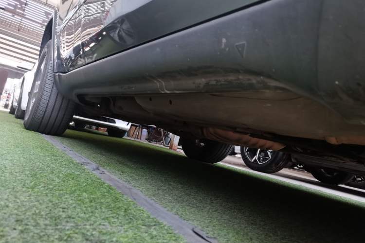 Used Jeep Grand Cherokee 2013 3.6L Comfort Navigation Edition Right Side Sill