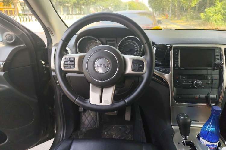 Used Jeep Grand Cherokee 2013 3.6L Comfort Edition Steering Wheel