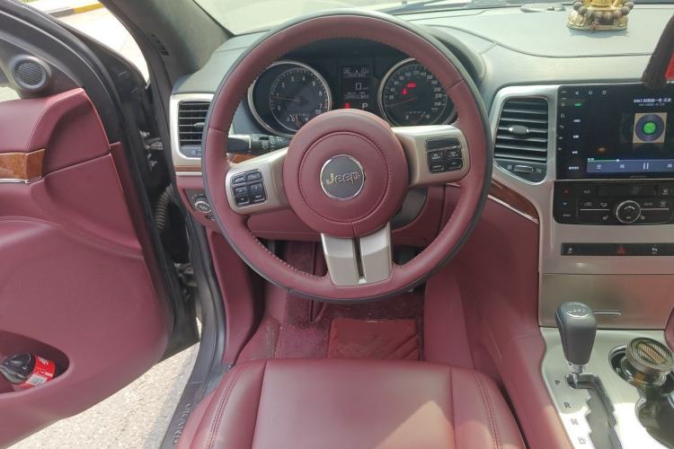 Used Jeep Grand Cherokee 2013 3.6L Comfort Navigation Edition Steering Wheel
