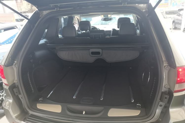 Used Jeep Grand Cherokee 2013 3.6L Comfort Navigation Edition Trunk