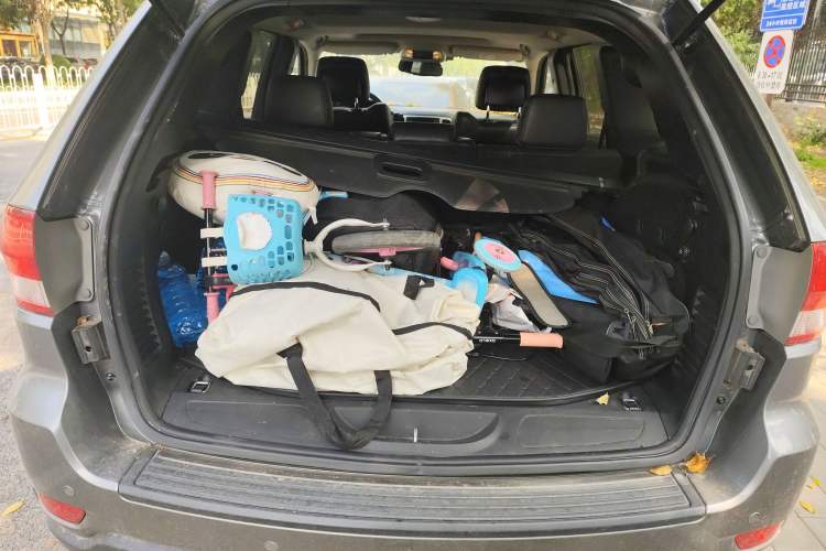 Used Jeep Grand Cherokee 2013 3.6L Comfort Edition Trunk