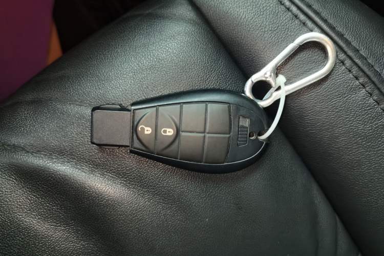 Used Jeep Grand Cherokee 2013 3.6L Comfort Navigation Edition Vehicle Key