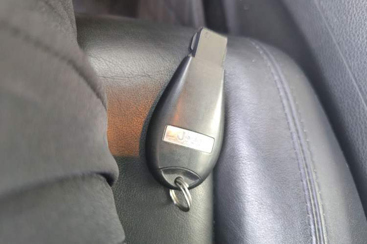 Used Jeep Grand Cherokee 2013 3.6L Comfort Edition Vehicle Key