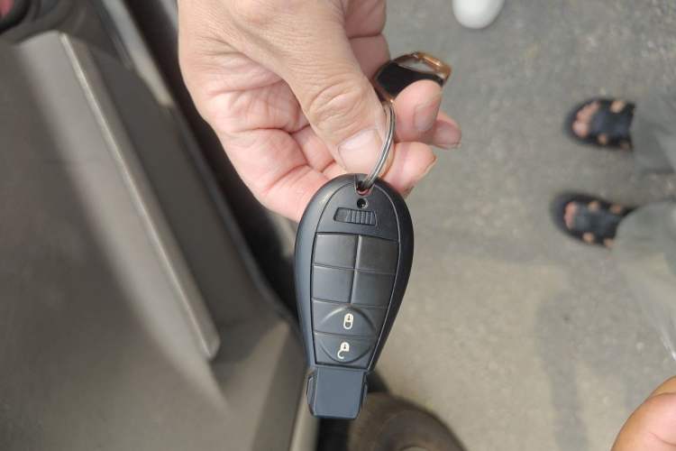 Used Jeep Grand Cherokee 2013 3.6L Comfort Navigation Edition Vehicle Key