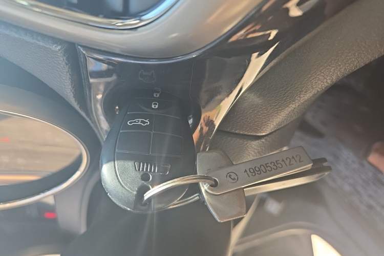 Used Jeep Grand Cherokee 2013 3.6L Comfort Edition Vehicle Key