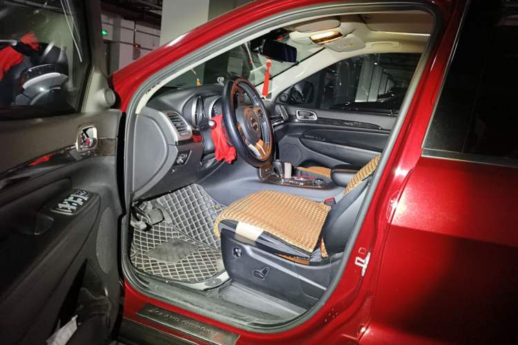 Used Jeep Grand Cherokee 2013 3.6L Comfort Edition Driver Seat