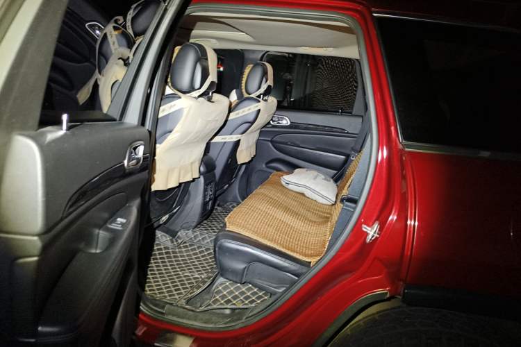 Used Jeep Grand Cherokee 2013 3.6L Comfort Edition Left Rear Seat