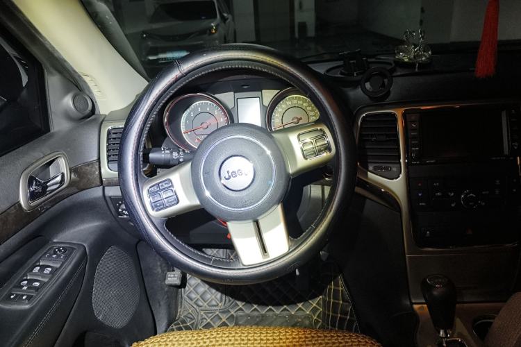 Used Jeep Grand Cherokee 2013 3.6L Comfort Edition Steering Wheel