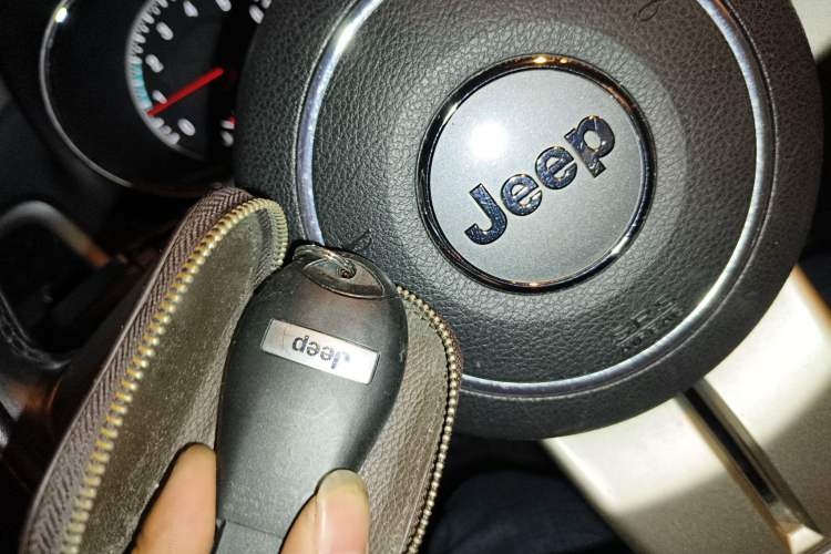 Used Jeep Grand Cherokee 2013 3.6L Comfort Edition Vehicle Key