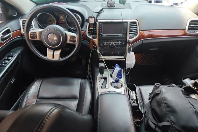 Used Jeep Grand Cherokee 2013 3.6L Comfort Navigation Edition Center Console