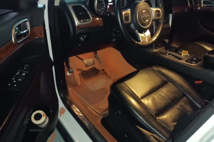 Used Jeep Grand Cherokee 2013 3.6L Comfort Navigation Edition Driver Seat