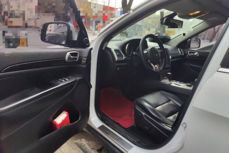 Used Jeep Grand Cherokee 2013 3.6L Comfort Edition Driver Seat