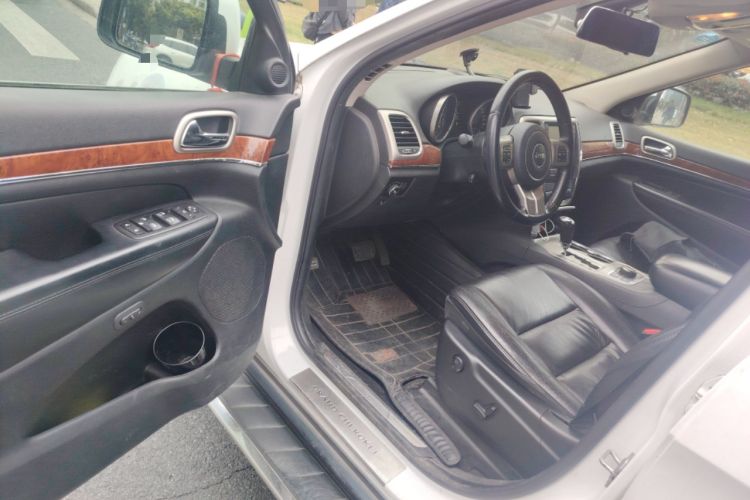 Used Jeep Grand Cherokee 2013 3.6L Comfort Navigation Edition Driver Seat