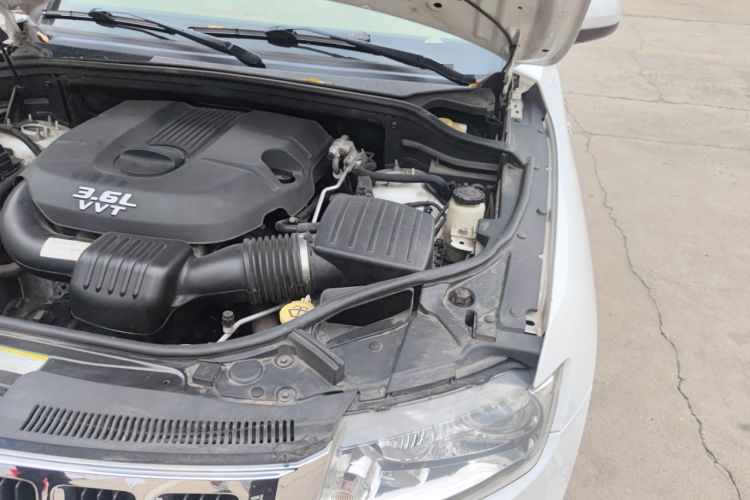 Used Jeep Grand Cherokee 2013 3.6L Comfort Navigation Edition Engine Bay Left