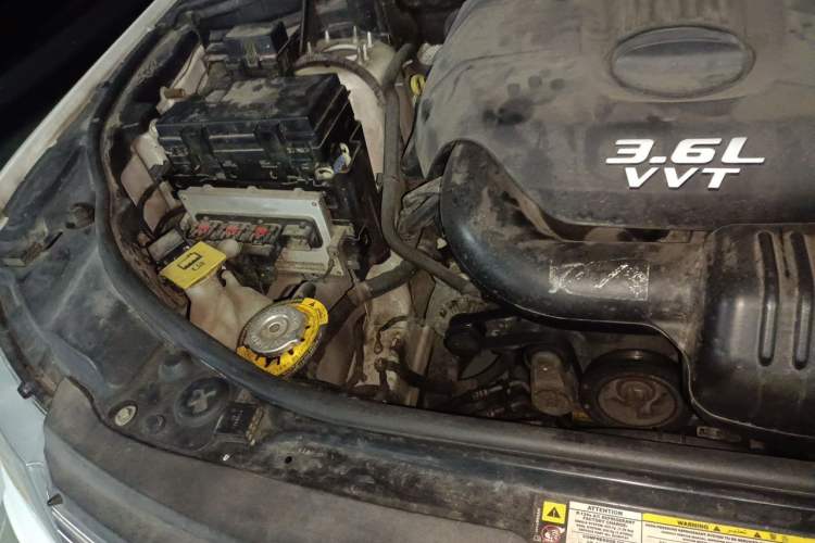 Used Jeep Grand Cherokee 2013 3.6L Comfort Navigation Edition Engine Bay Right
