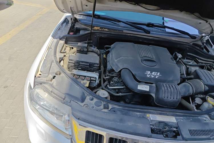 Used Jeep Grand Cherokee 2013 3.6L Comfort Navigation Edition Engine Bay Right