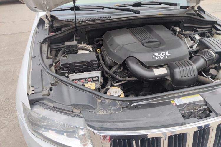 Used Jeep Grand Cherokee 2013 3.6L Comfort Navigation Edition Engine Bay Right