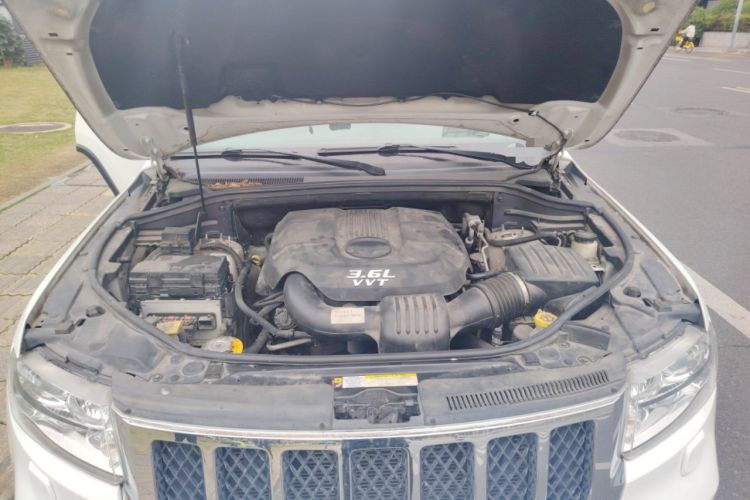Used Jeep Grand Cherokee 2013 3.6L Comfort Navigation Edition Engine Bay