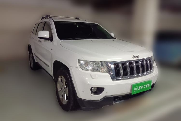 Used Jeep Grand Cherokee 2013 3.6L Comfort Navigation Edition Front Right 45 Deg