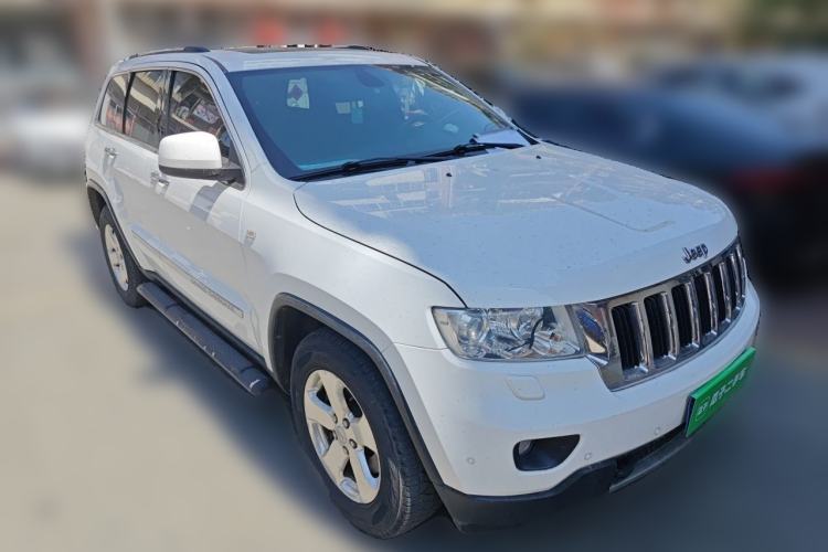 Used Jeep Grand Cherokee 2013 3.6L Comfort Navigation Edition Front Right 45 Deg