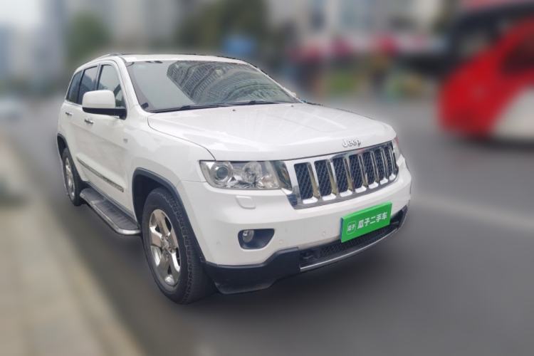 Used Jeep Grand Cherokee 2013 3.6L Comfort Navigation Edition Front Right 45 Deg