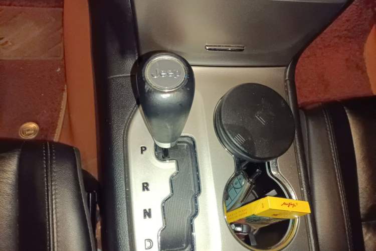 Used Jeep Grand Cherokee 2013 3.6L Comfort Navigation Edition Gear Lever