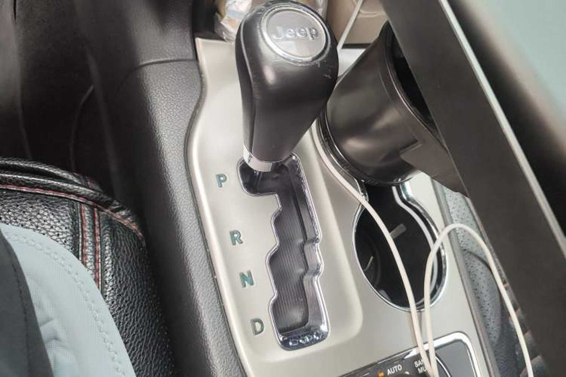 Used Jeep Grand Cherokee 2013 3.6L Comfort Navigation Edition Gear Lever