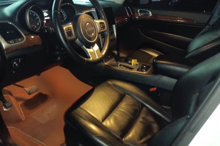 Used Jeep Grand Cherokee 2013 3.6L Comfort Navigation Edition Left Front Seat