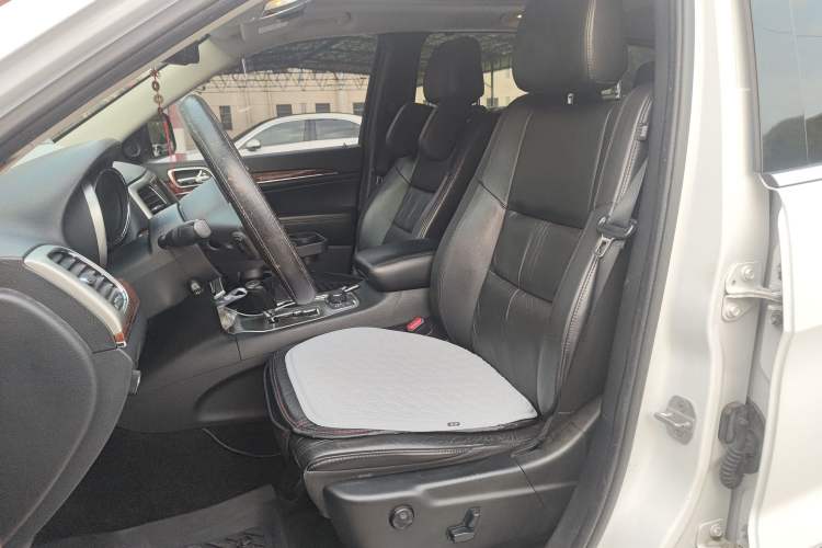 Used Jeep Grand Cherokee 2013 3.6L Comfort Navigation Edition Left Front Seat