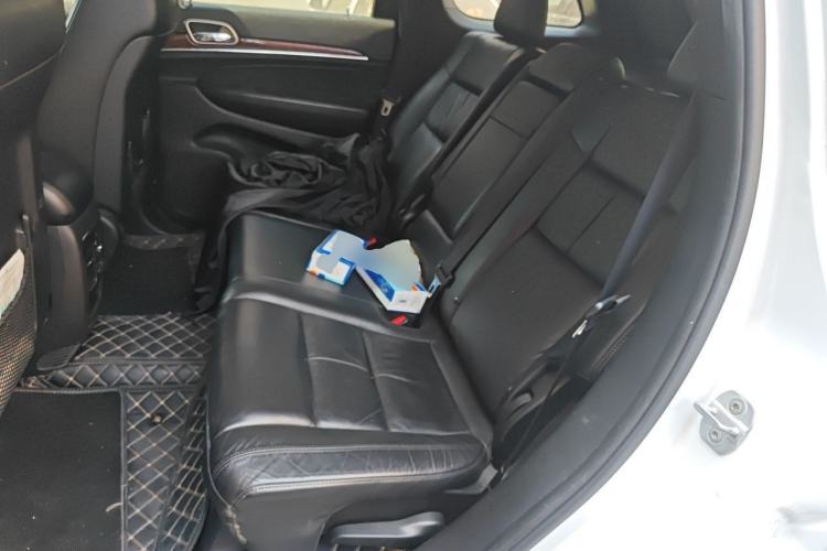 Used Jeep Grand Cherokee 2013 3.6L Comfort Navigation Edition Left Rear Seat