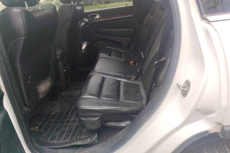Used Jeep Grand Cherokee 2013 3.6L Comfort Navigation Edition Left Rear Seat