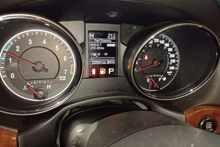 Used Jeep Grand Cherokee 2013 3.6L Comfort Navigation Edition Odometer Close Up