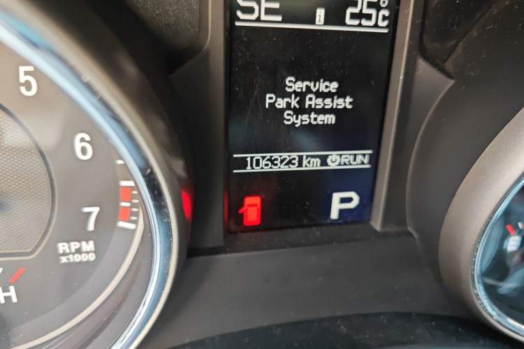 Used Jeep Grand Cherokee 2013 3.6L Comfort Navigation Edition Odometer Close Up