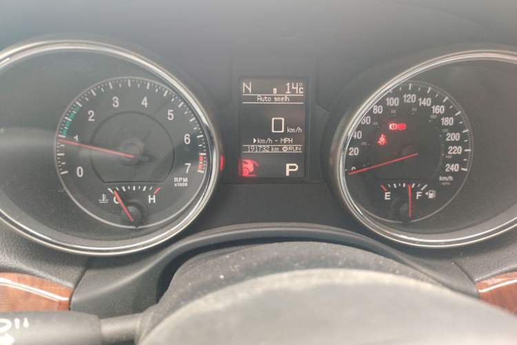 Used Jeep Grand Cherokee 2013 3.6L Comfort Navigation Edition Odometer Close Up