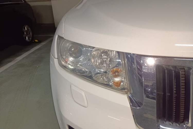 Used Jeep Grand Cherokee 2013 3.6L Comfort Navigation Edition Right Front Headlight