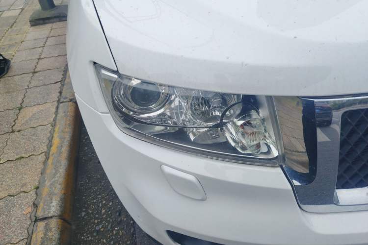 Used Jeep Grand Cherokee 2013 3.6L Comfort Navigation Edition Right Front Headlight
