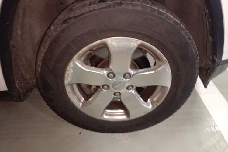 Used Jeep Grand Cherokee 2013 3.6L Comfort Navigation Edition Right Front Wheel Hub