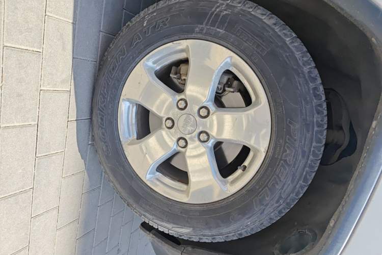 Used Jeep Grand Cherokee 2013 3.6L Comfort Navigation Edition Right Front Wheel Hub