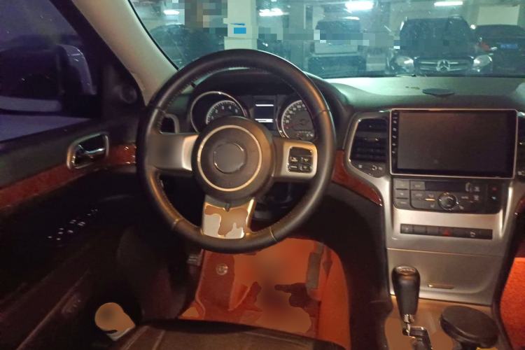 Used Jeep Grand Cherokee 2013 3.6L Comfort Navigation Edition Steering Wheel