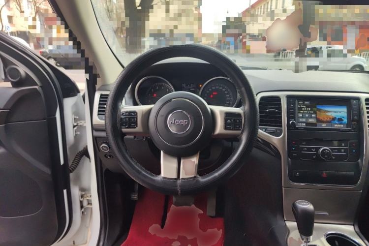 Used Jeep Grand Cherokee 2013 3.6L Comfort Edition Steering Wheel