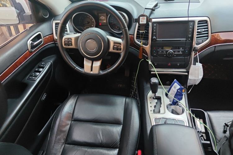 Used Jeep Grand Cherokee 2013 3.6L Comfort Navigation Edition Steering Wheel