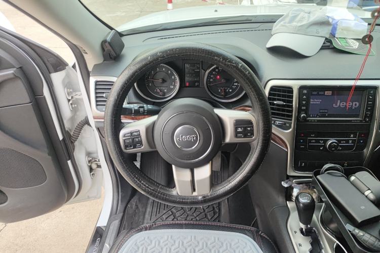 Used Jeep Grand Cherokee 2013 3.6L Comfort Navigation Edition Steering Wheel