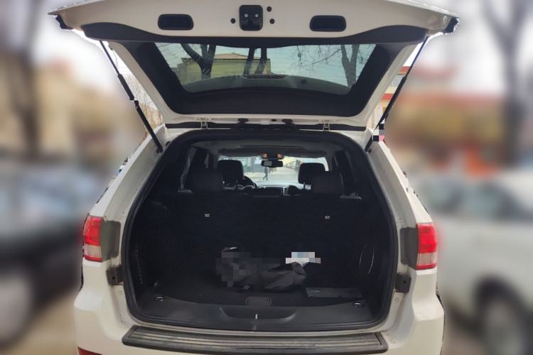 Used Jeep Grand Cherokee 2013 3.6L Comfort Edition Trunk