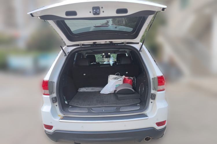 Used Jeep Grand Cherokee 2013 3.6L Comfort Navigation Edition Trunk