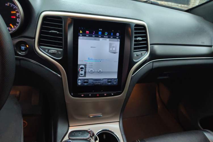 Used Jeep Grand Cherokee 2014 3.6L Elite Navigation Edition Audio And AC Panel