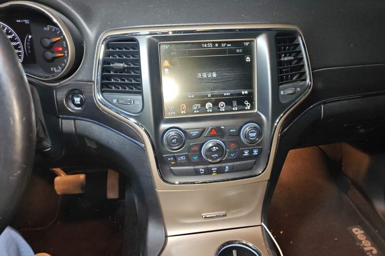Used Jeep Grand Cherokee 2014 3.0L Comfort Navigation Edition Audio And AC Panel
