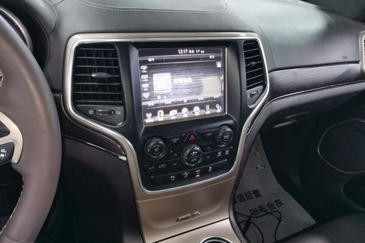 Used Jeep Grand Cherokee 2014 3.0L Flagship Zunyue Edition Audio And AC Panel