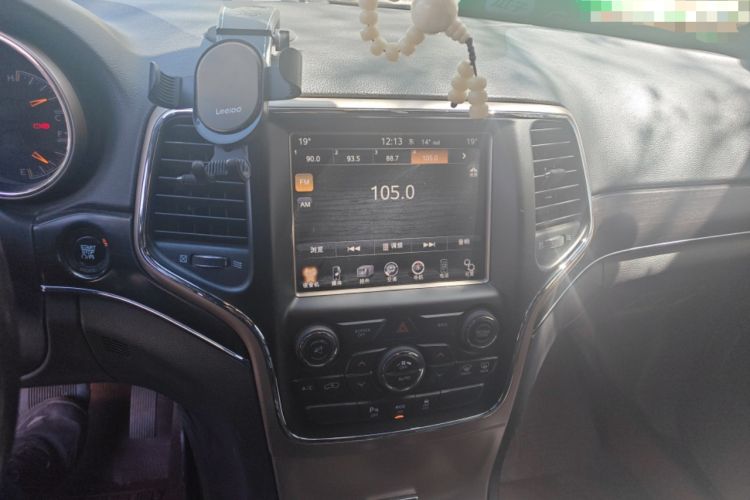 Used Jeep Grand Cherokee 2014 3.6L Elite Navigation Edition Audio And AC Panel