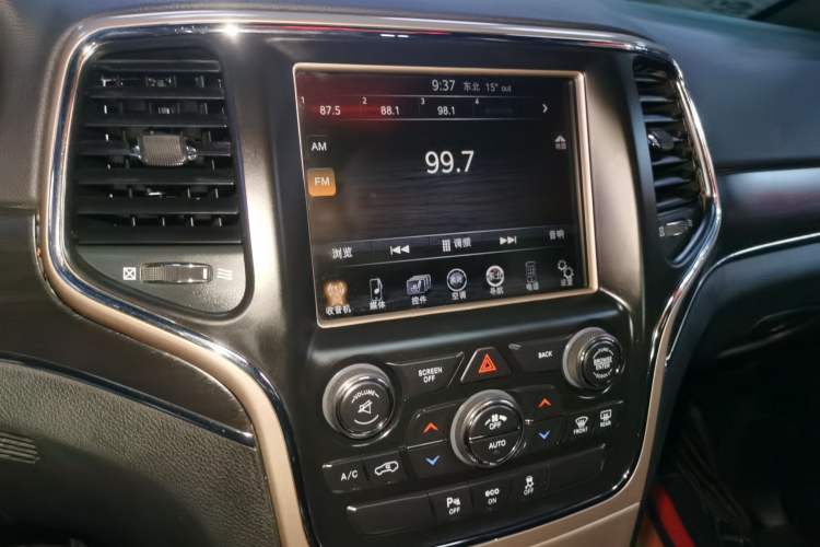 Used Jeep Grand Cherokee 2014 3.0L Comfort Navigation Edition Audio And AC Panel